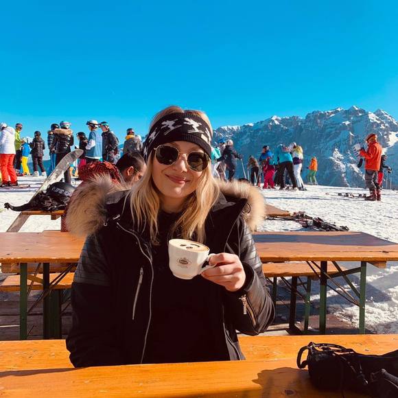 Meet your Posher, Stefanie - Picture 1 of 1